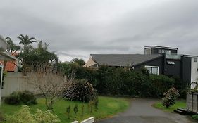 Centre Takapuna 2 Beds & Garage & Netflix